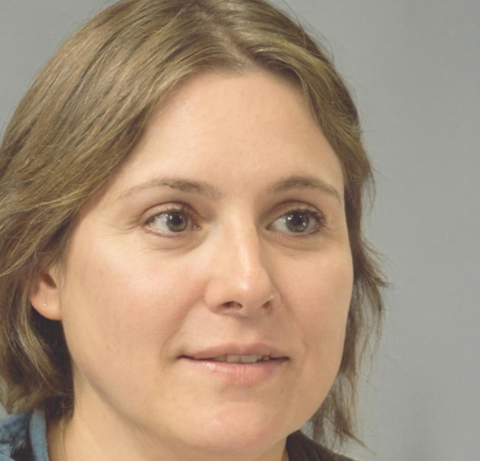 Helena Thornfield, Senior Financial Communication Specialist